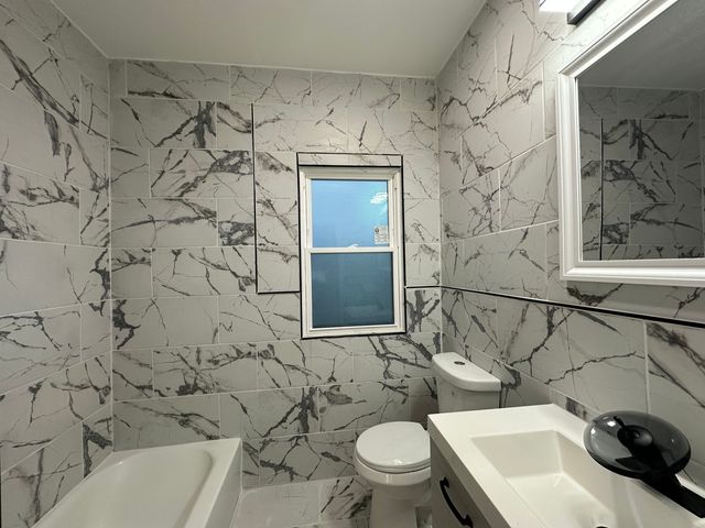 139 S 12th Avenue, Maywood, IL 60153
