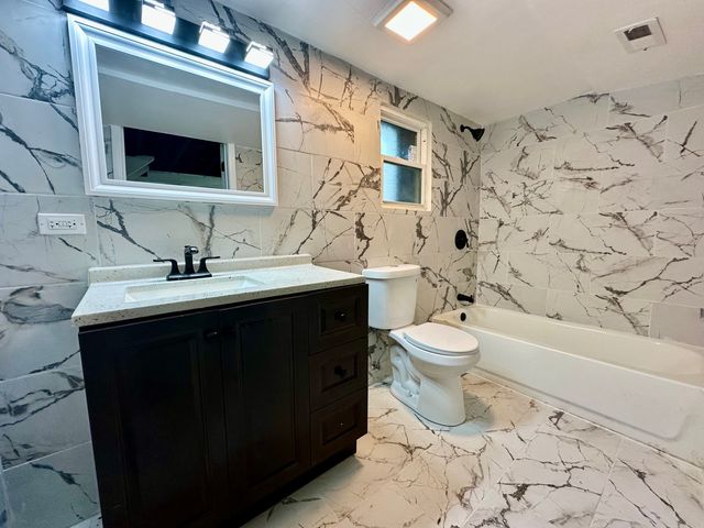 139 S 12th Avenue, Maywood, IL 60153