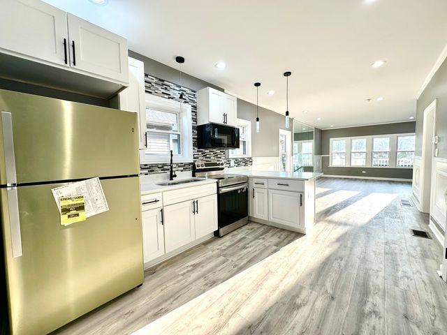 139 S 12th Avenue, Maywood, IL 60153