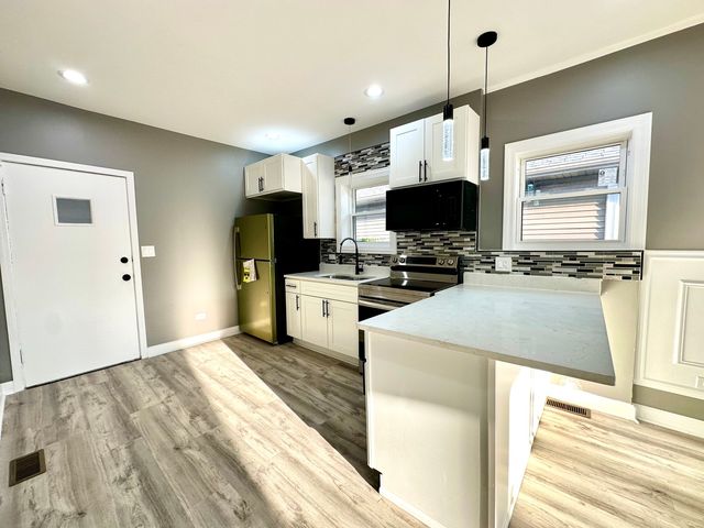 139 S 12th Avenue, Maywood, IL 60153