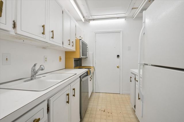 2161 NE 68th Street 326, Fort Lauderdale, FL 33308