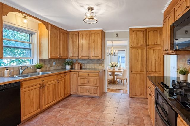 54 Temple St, Arlington, MA 02476