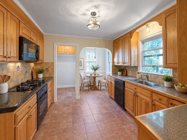 54 Temple St, Arlington, MA 02476