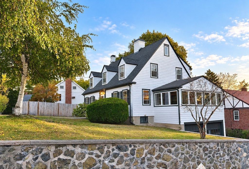 54 Temple St, Arlington, MA 02476