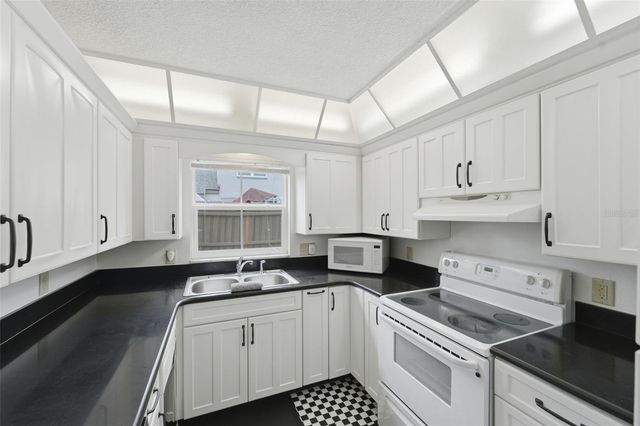 424 WINDMEADOWS STREET 424, Altamonte Springs, FL 32701