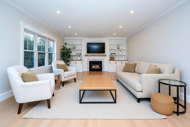 6 Briar Ln, Natick, MA 01760