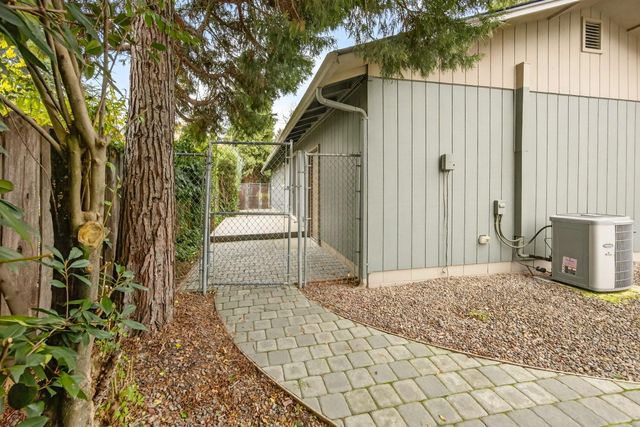 815 SE 11th Street, Grants Pass, OR 97526