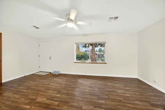 815 SE 11th Street, Grants Pass, OR 97526