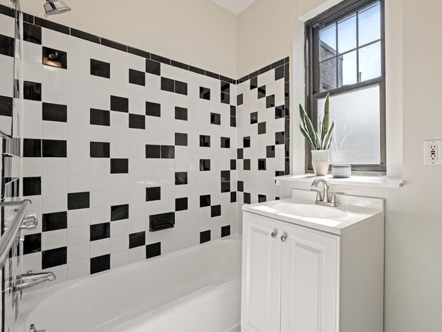 1758 Commonwealth Ave 12, Boston, MA 02135