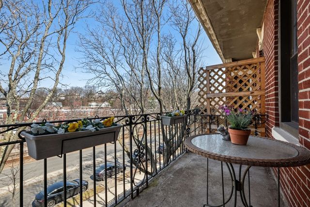 1758 Commonwealth Ave 12, Boston, MA 02135