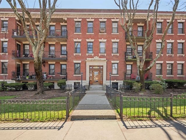 1758 Commonwealth Ave 12, Boston, MA 02135