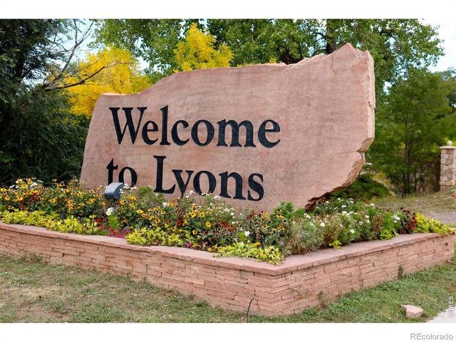 9 Eagle Nest Lane, Lyons, CO 80540