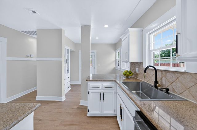 930 N Arthur Avenue, Fresno, CA 93728