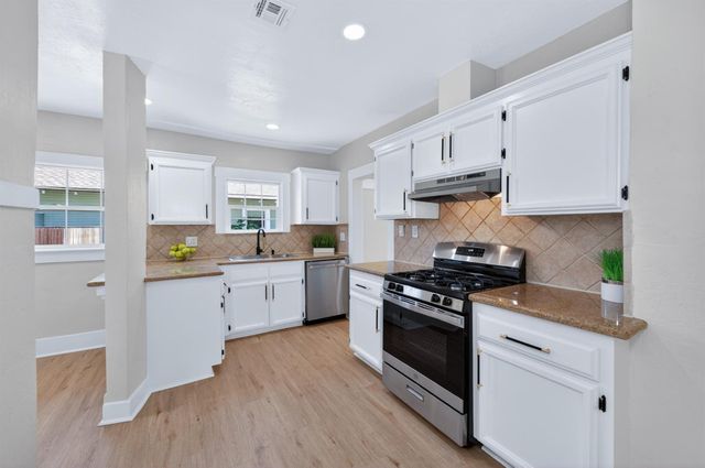 930 N Arthur Avenue, Fresno, CA 93728