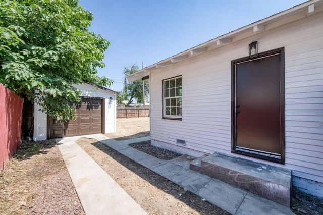 930 N Arthur Avenue, Fresno, CA 93728