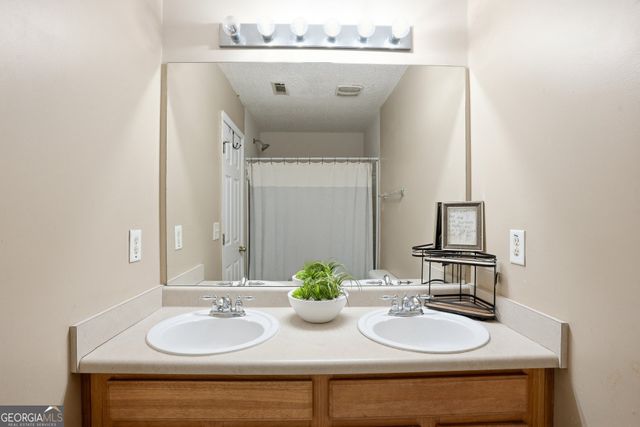 5339 Creekview Lane, Morrow, GA 30260