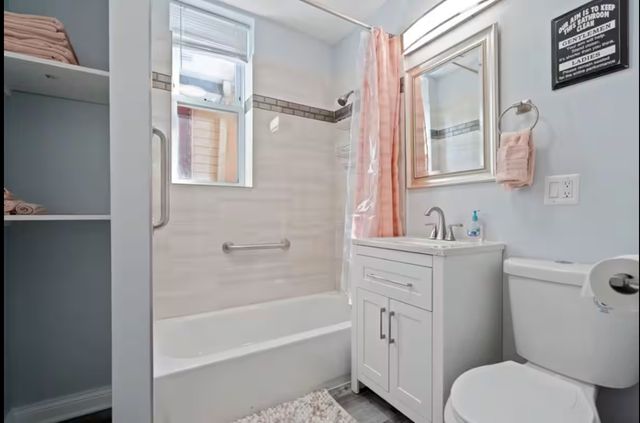 7144 S INGLESIDE Avenue, Chicago, IL 60621