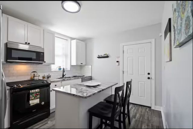 7144 S INGLESIDE Avenue, Chicago, IL 60621