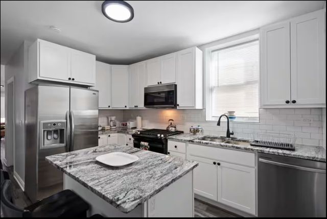 7144 S INGLESIDE Avenue, Chicago, IL 60621