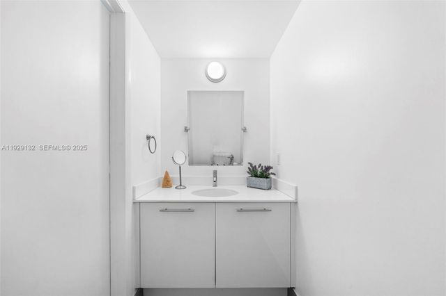 92 SW 3rd St 4610, Miami, FL 33130