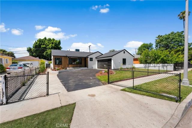 9753 Mercedes Avenue, Arleta, CA 91331