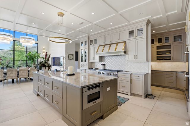 349 FORD CANYON DR, Centerville, UT 84014