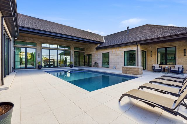 349 FORD CANYON DR, Centerville, UT 84014