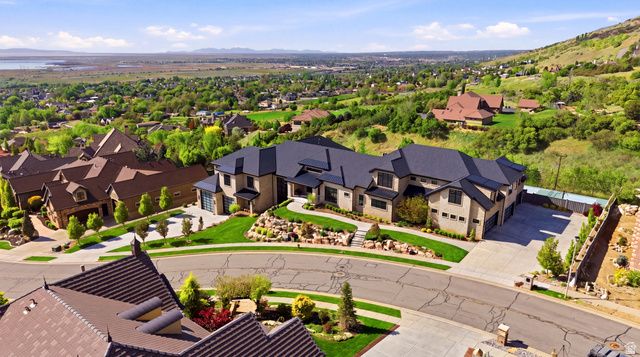 349 FORD CANYON DR, Centerville, UT 84014