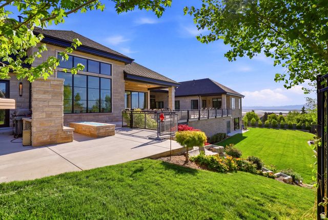 349 FORD CANYON DR, Centerville, UT 84014