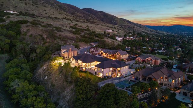 349 FORD CANYON DR, Centerville, UT 84014