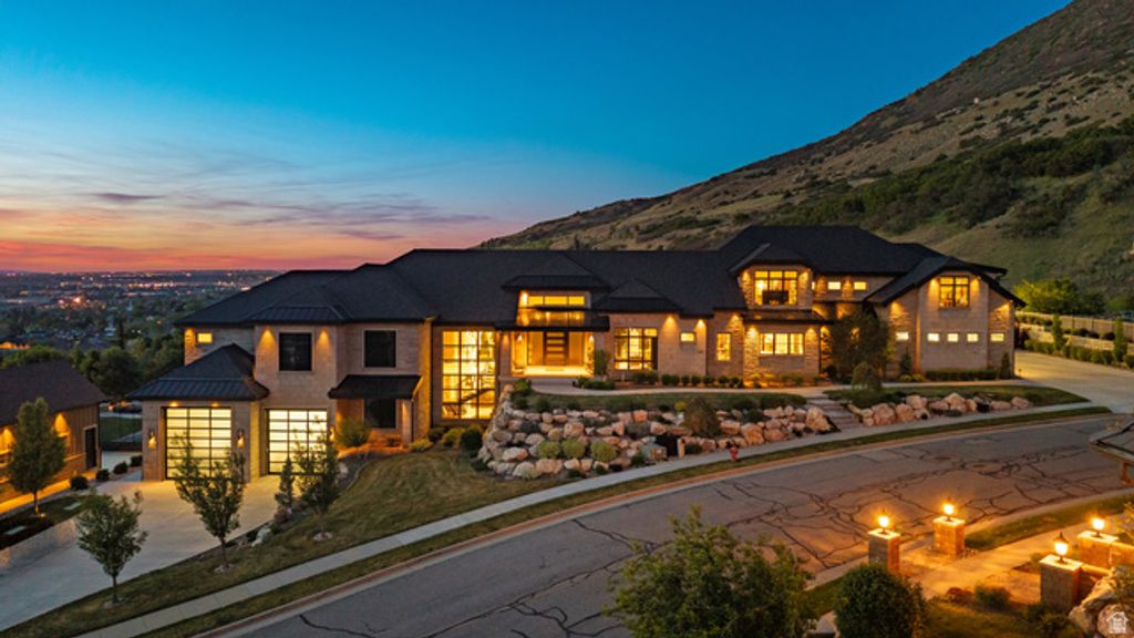349 FORD CANYON DR, Centerville, UT 84014