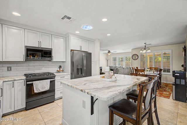 1701 E GREENWAY Street, Mesa, AZ 85203