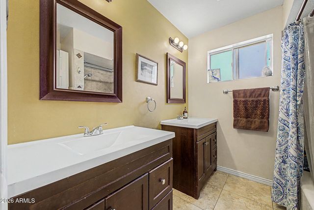 1701 E GREENWAY Street, Mesa, AZ 85203