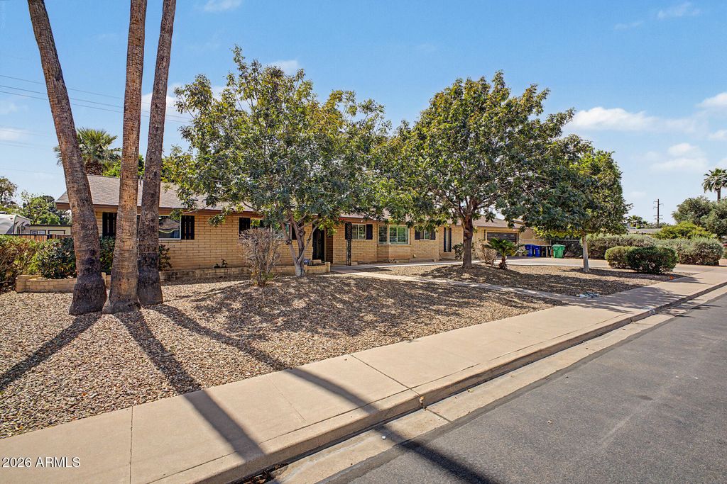 1701 E GREENWAY Street, Mesa, AZ 85203
