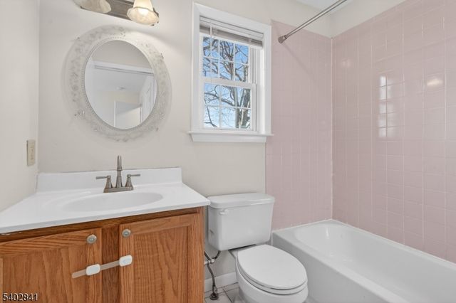 11 Evergreen Dr 63, Clifton City, NJ 07014