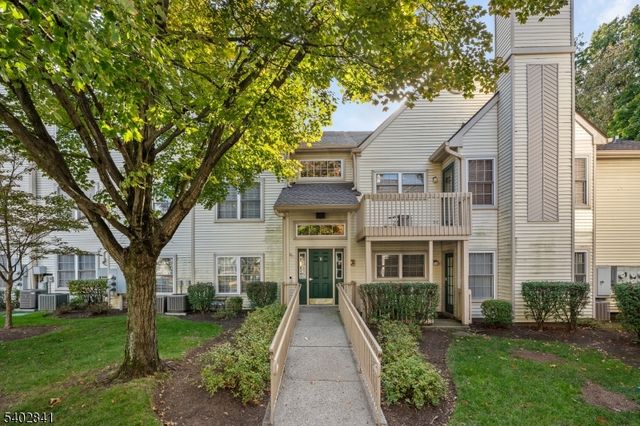 11 Evergreen Dr 63, Clifton City, NJ 07014