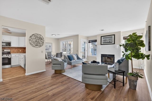 11 Evergreen Dr 63, Clifton City, NJ 07014