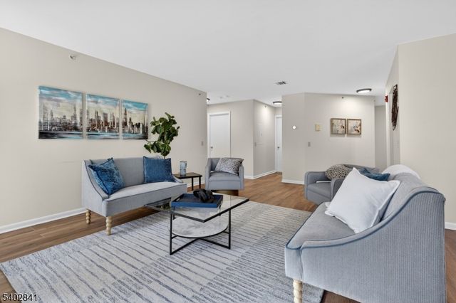 11 Evergreen Dr 63, Clifton City, NJ 07014