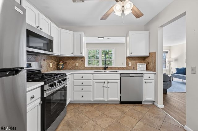 11 Evergreen Dr 63, Clifton City, NJ 07014