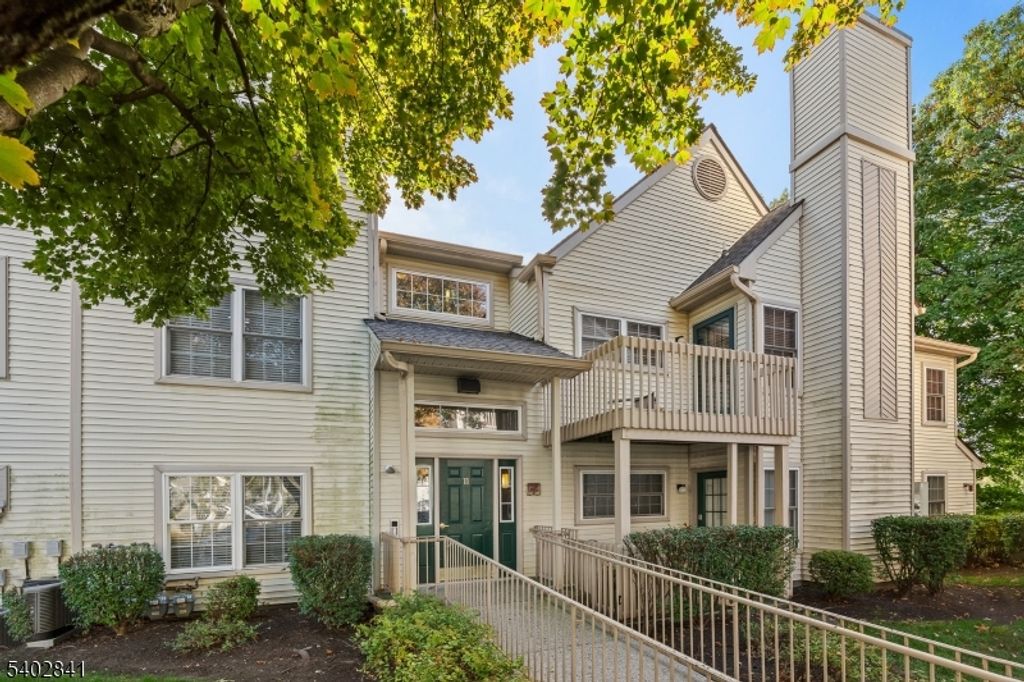 11 Evergreen Dr 63, Clifton City, NJ 07014