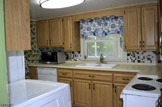 238 Fairview Ave, Hampton Twp., NJ 07860