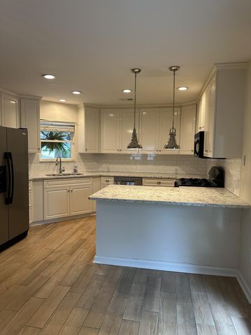2041 Woodland Shores Road, Charleston, SC 29412