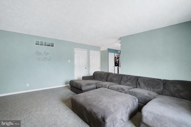 31 ROSALIND CIR, Sicklerville, NJ 08081