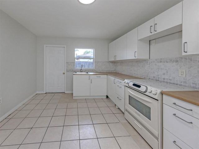 5636 6TH STREET COURT E, Bradenton, FL 34203