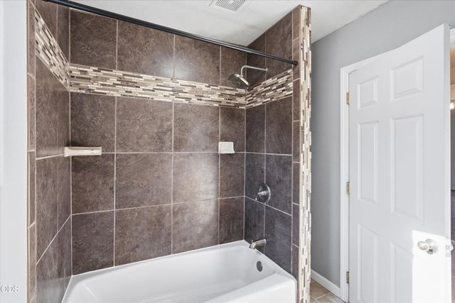 1908 Cunningham Avenue, Medford, OR 97501