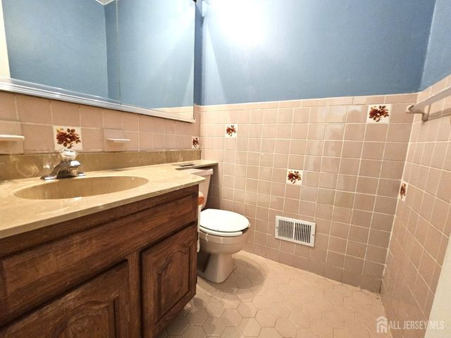 9 Mockingbird Lane, South Brunswick, NJ 08810