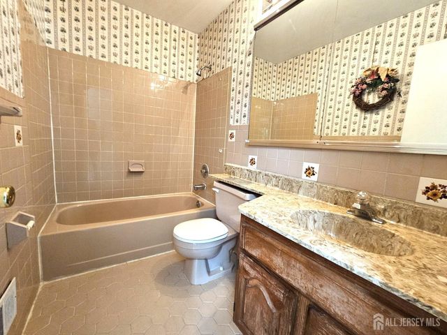 9 Mockingbird Lane, South Brunswick, NJ 08810