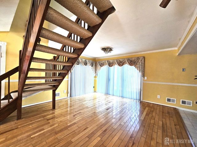 9 Mockingbird Lane, South Brunswick, NJ 08810