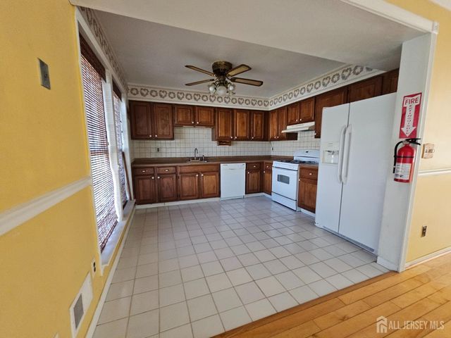 9 Mockingbird Lane, South Brunswick, NJ 08810