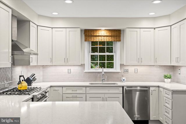 2229 N QUANTICO ST, Arlington, VA 22205